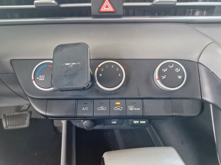 2023 Hyundai Elantra Smart 