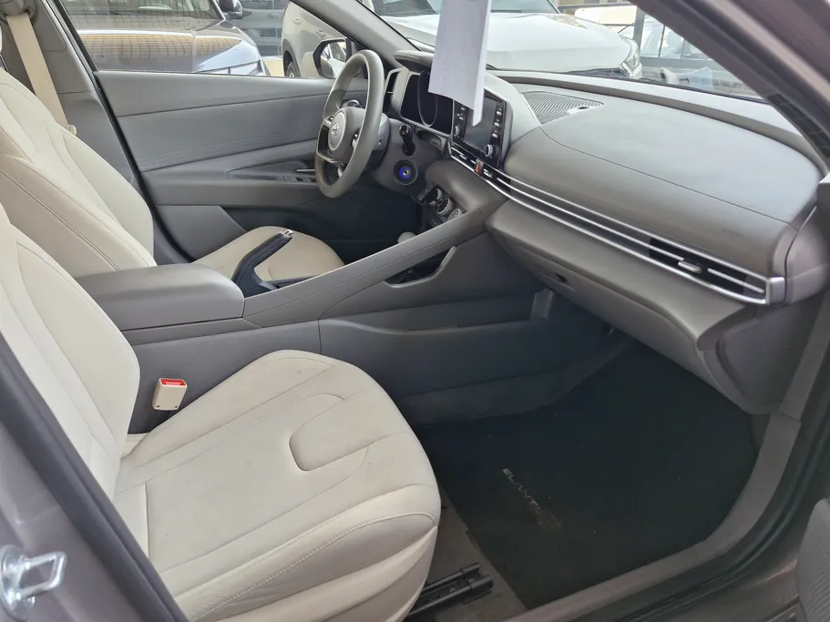 2023 Hyundai Elantra Smart 