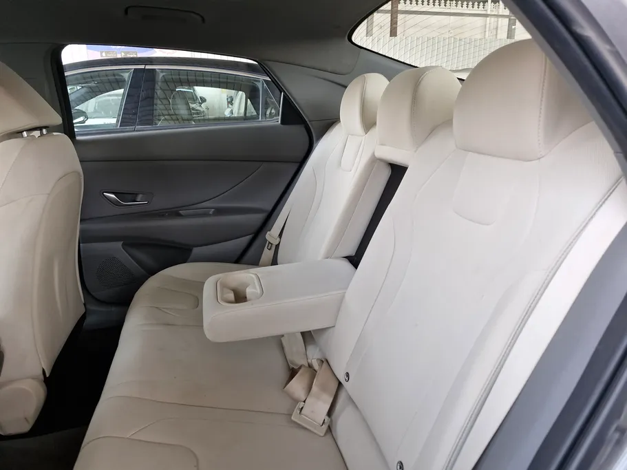 2023 Hyundai Elantra Smart 