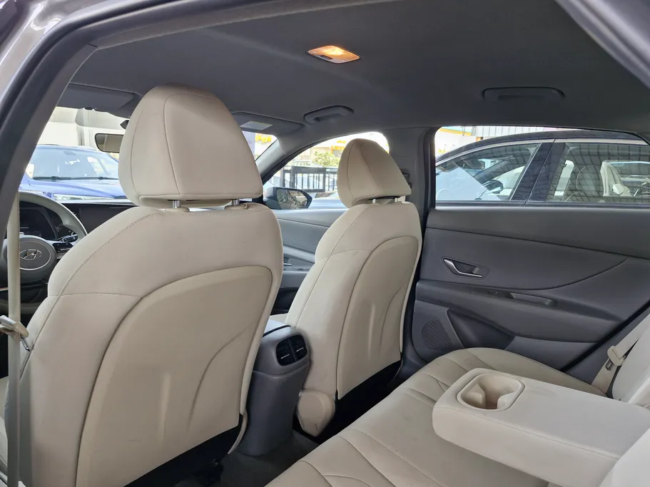 2023 Hyundai Elantra Smart 