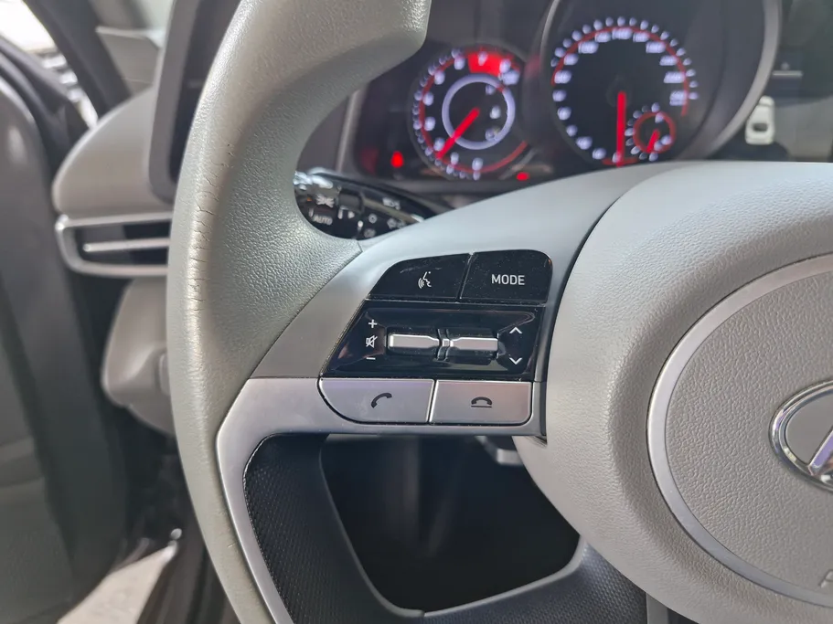 2023 Hyundai Elantra Smart 