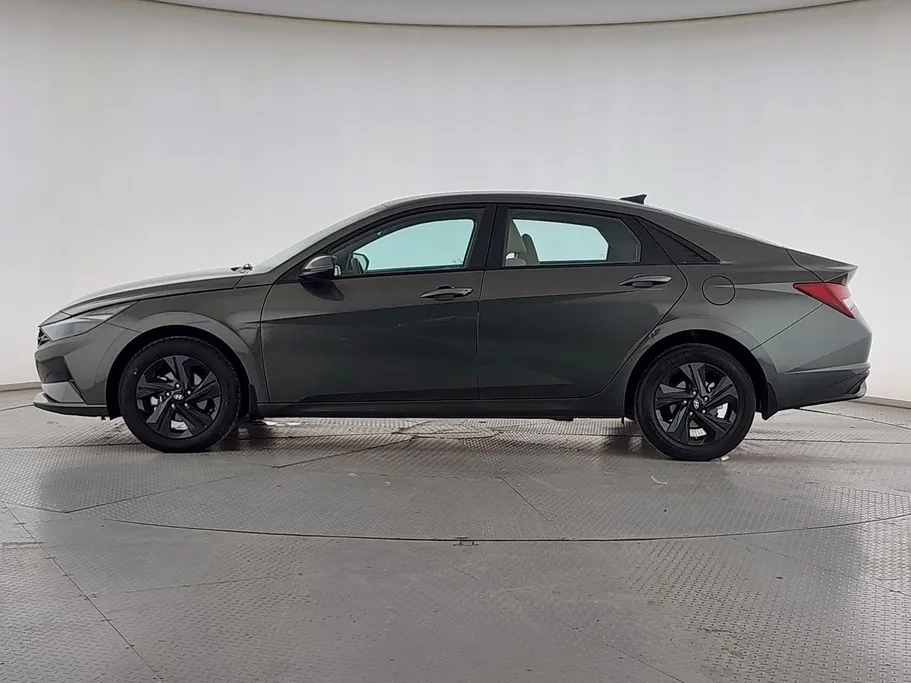 2023 Hyundai Elantra Smart 