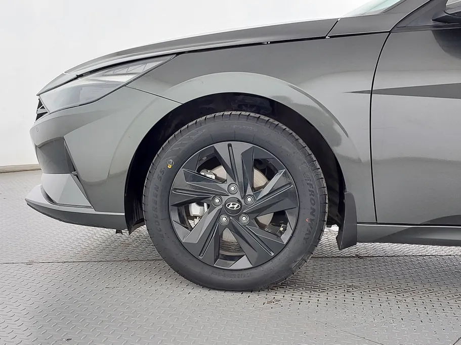 2023 Hyundai Elantra Smart 