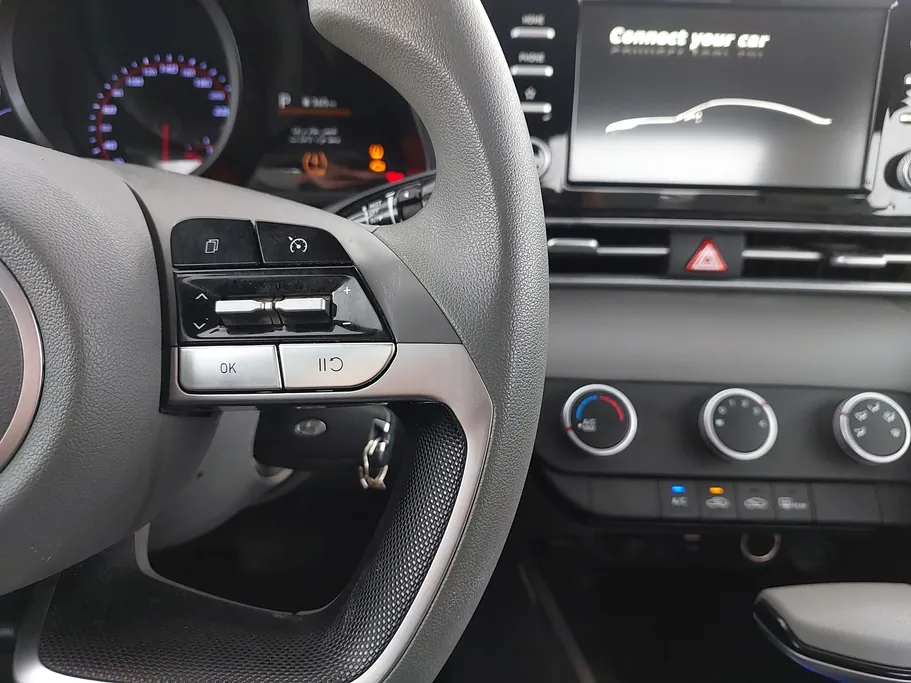 2023 Hyundai Elantra Smart 