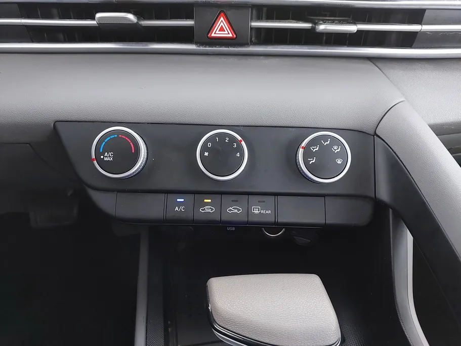 2023 Hyundai Elantra Smart 