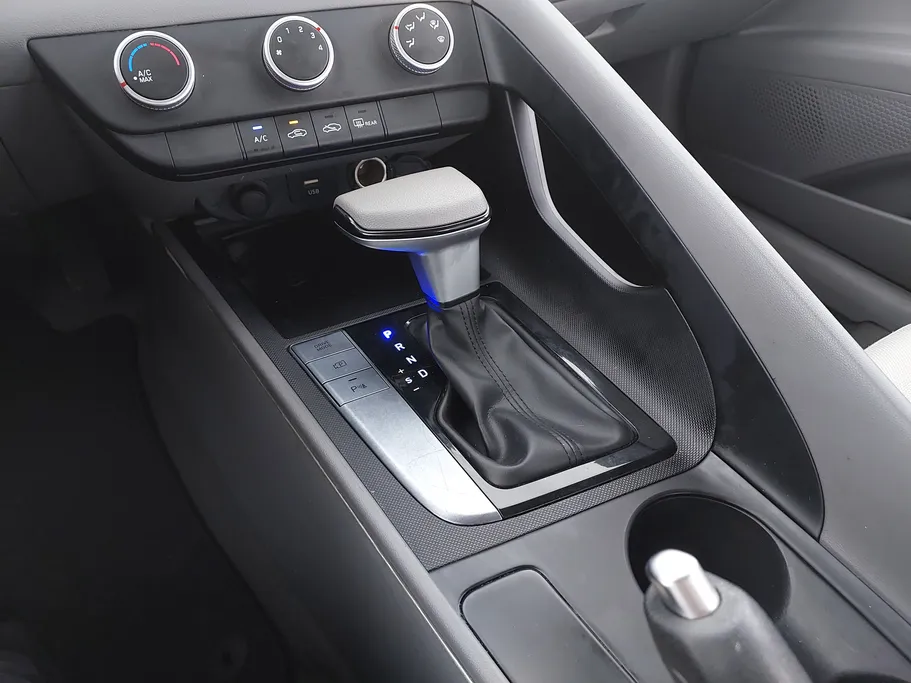 2023 Hyundai Elantra Smart 