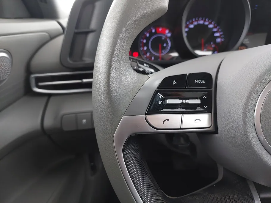 2023 Hyundai Elantra Smart 