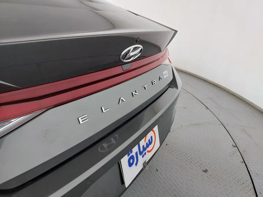 2023 Hyundai Elantra Smart 