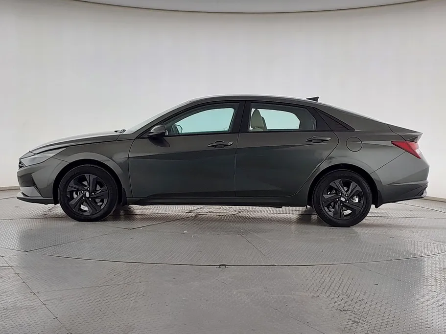 2023 Hyundai Elantra Smart 