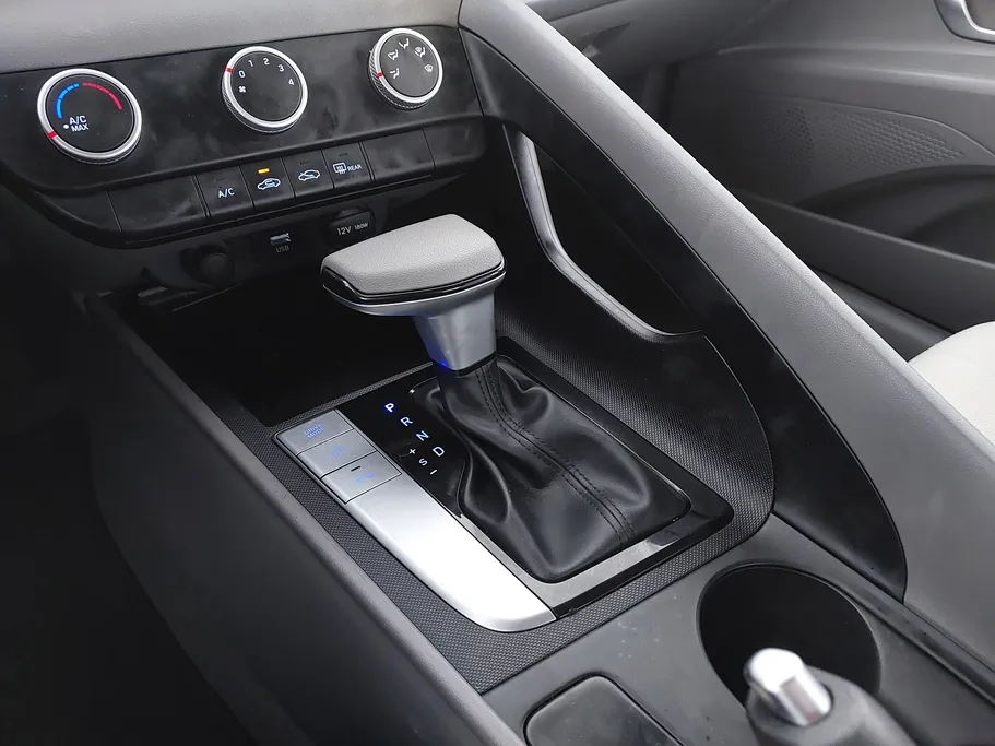 2023 Hyundai Elantra Smart 