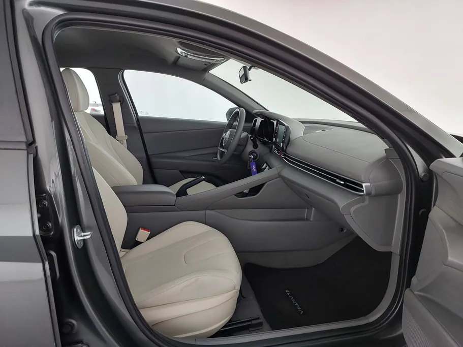 2023 Hyundai Elantra Smart 