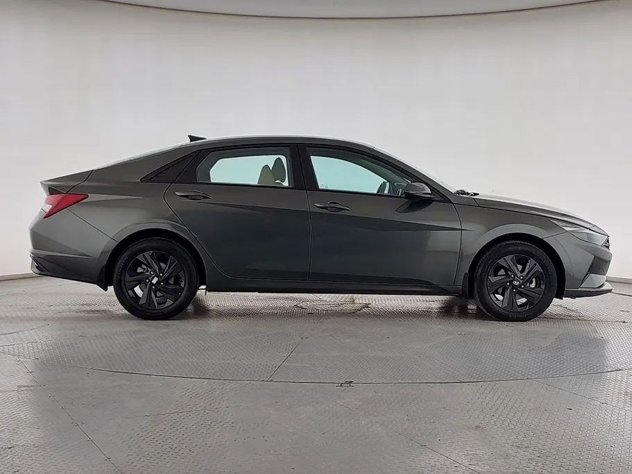 2023 Hyundai Elantra Smart 