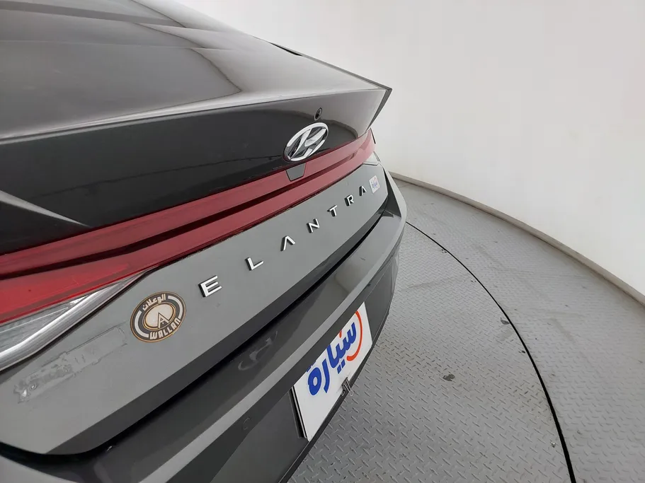 2023 Hyundai Elantra Smart 