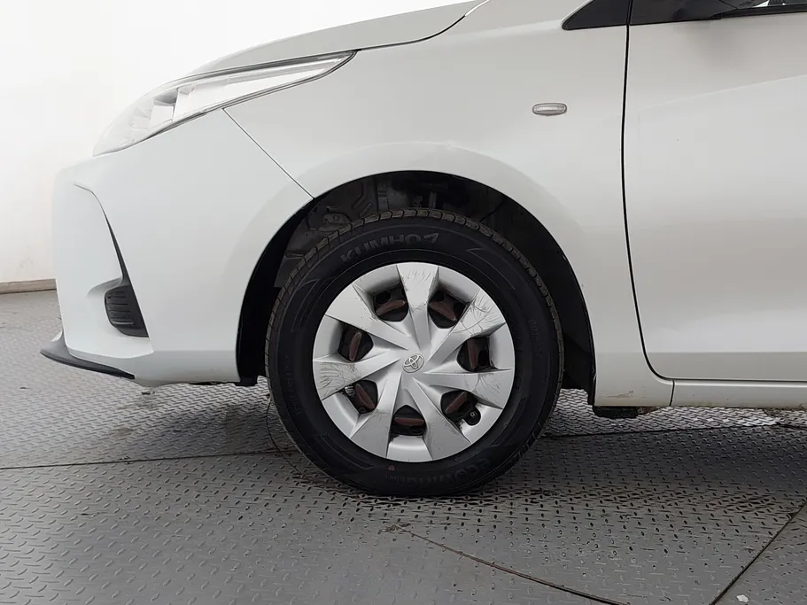 2021 Toyota Yaris  Y 