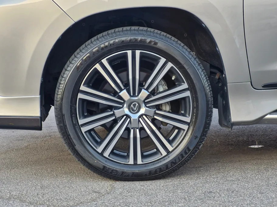 لكزس LX 570 S 2021 