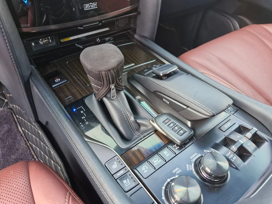 لكزس LX 570 S 2021 