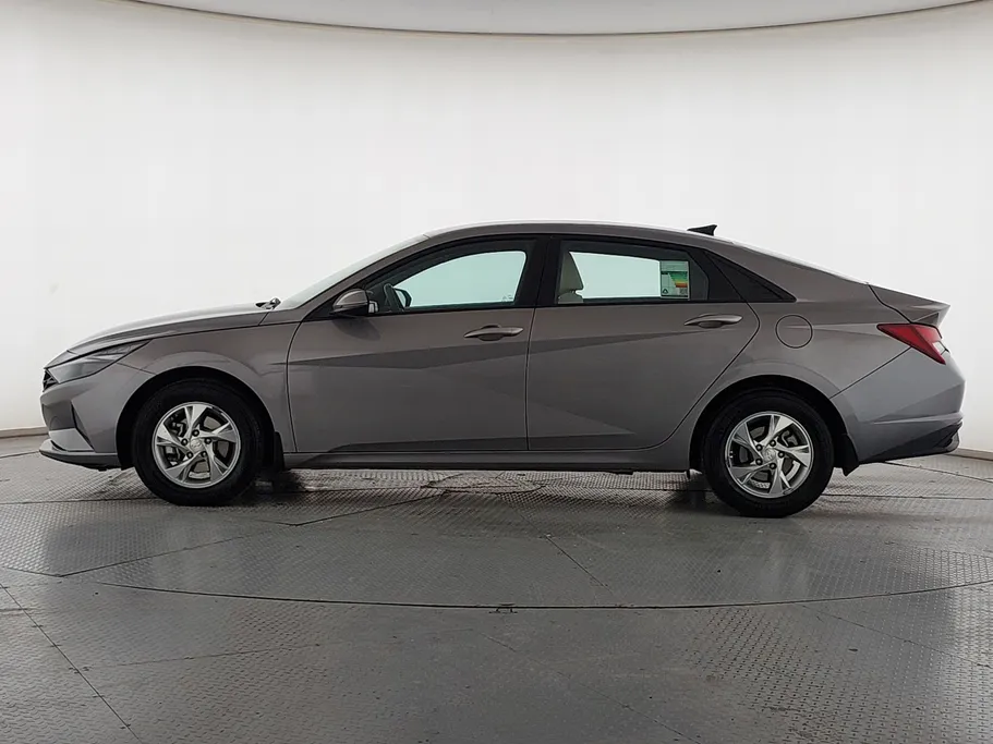 2022 Hyundai Elantra Smart 
