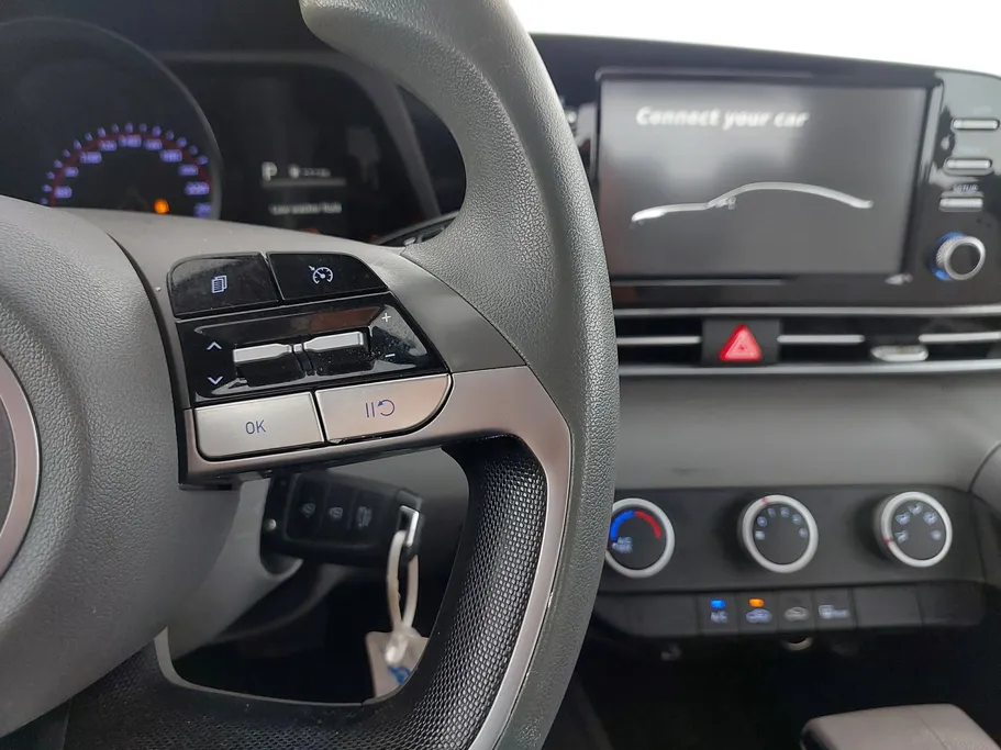 2022 Hyundai Elantra Smart 