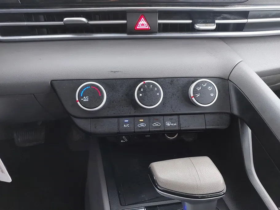 2022 Hyundai Elantra Smart 
