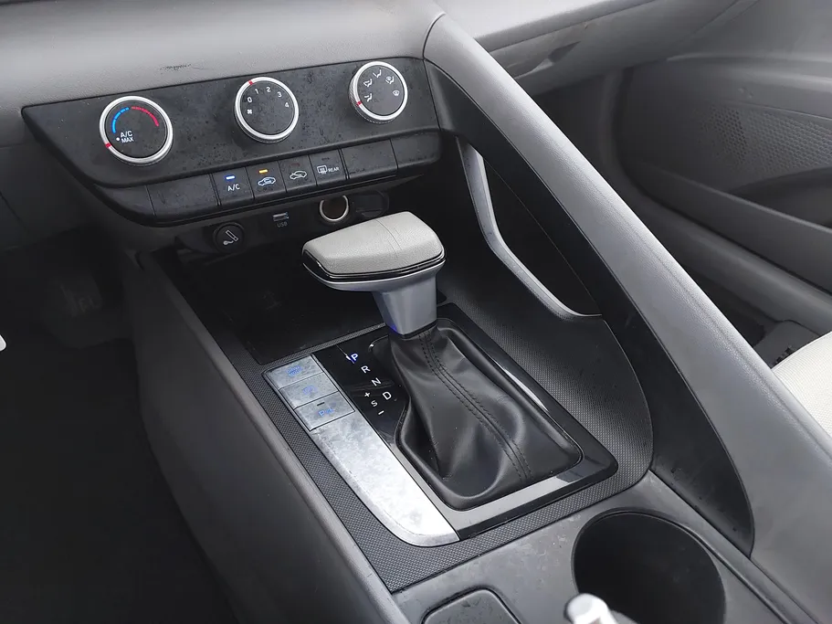 2022 Hyundai Elantra Smart 