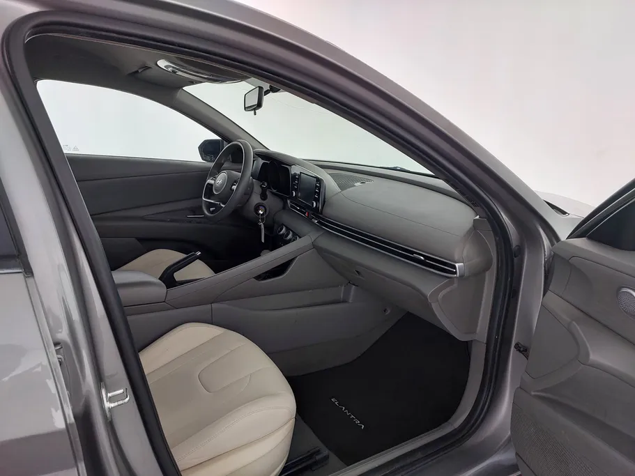 2022 Hyundai Elantra Smart 