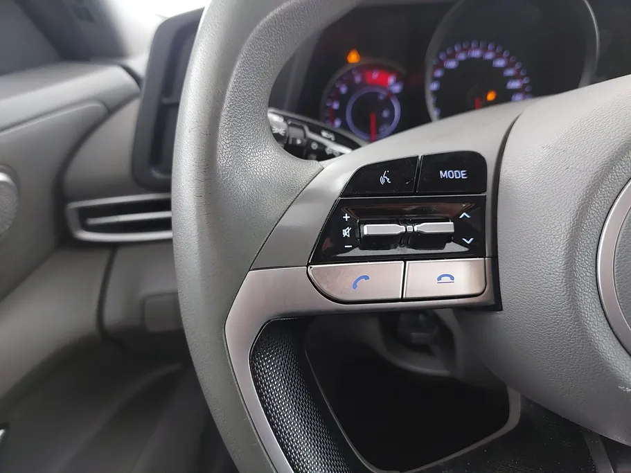 2022 Hyundai Elantra Smart 