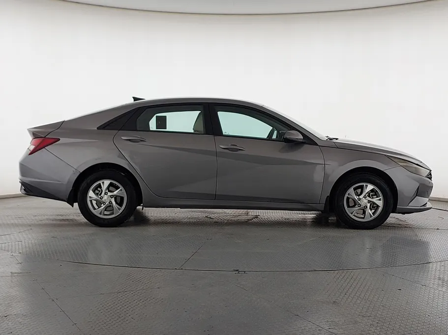 2022 Hyundai Elantra Smart 