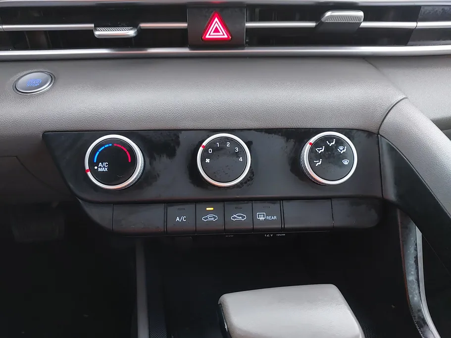 2022 Hyundai Elantra Smart 