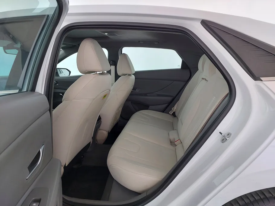 2022 Hyundai Elantra Smart 