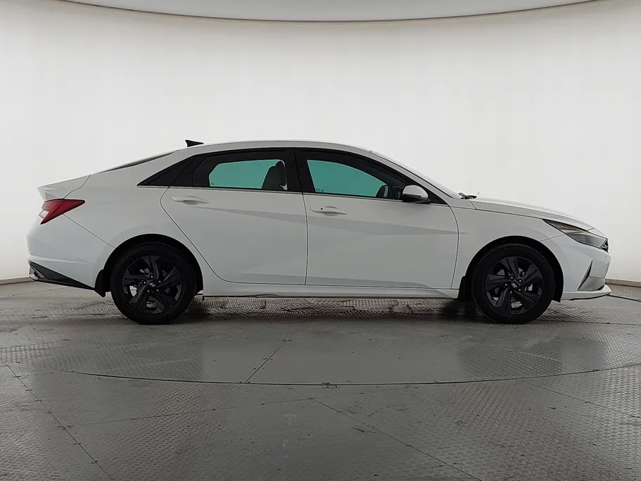 2022 Hyundai Elantra Smart 