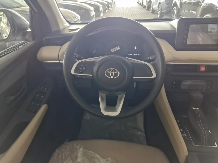 2024 Toyota Yaris  Y 