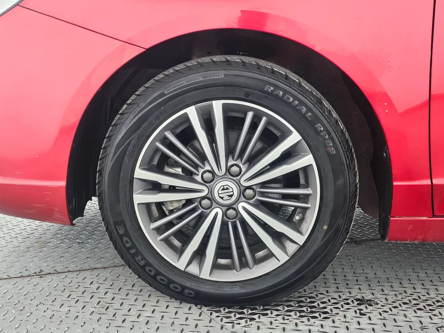 2022 MG 5 LUX 