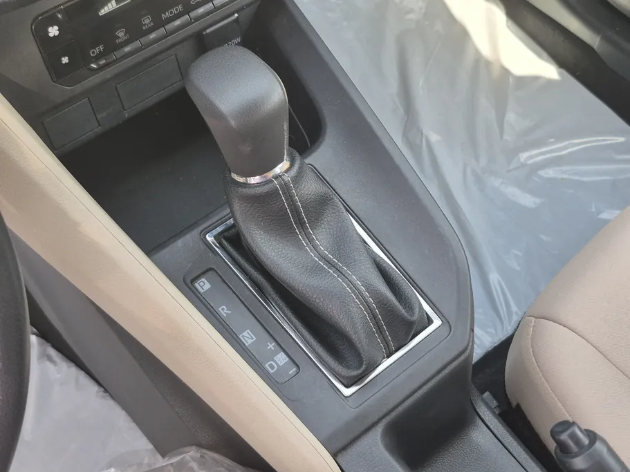 2024 Toyota Yaris  Y 