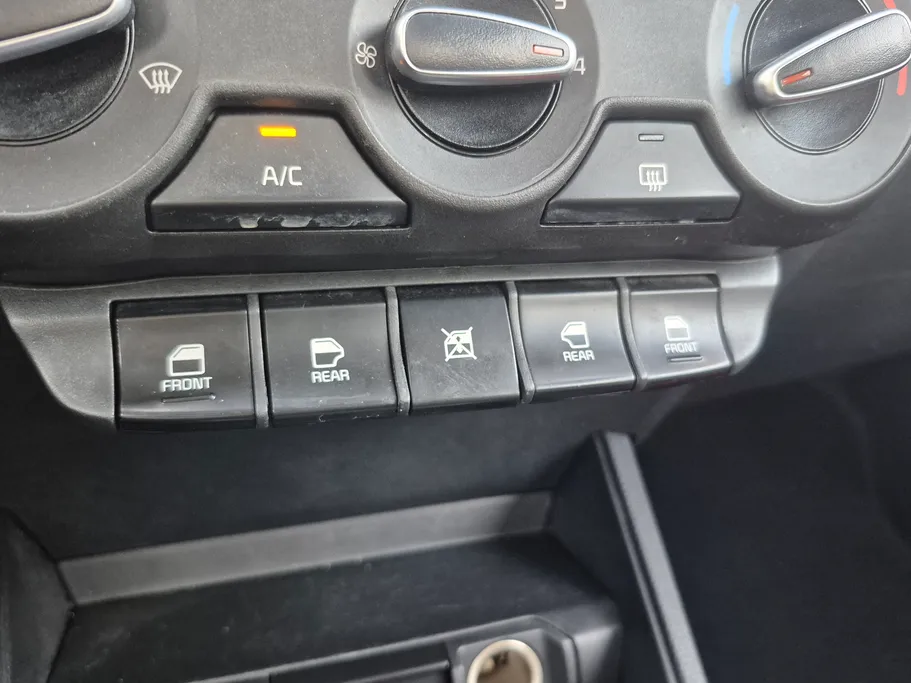 2023 Kia Pegas LX 