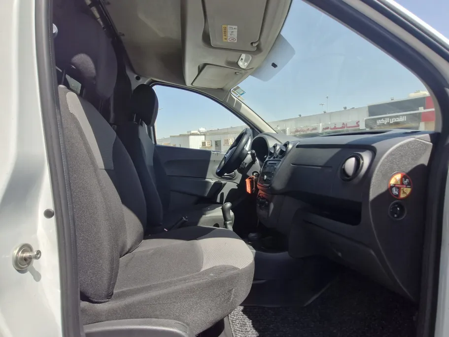 2022 Renault Docker Van بضاعة 