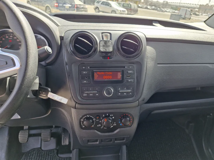 2021 Renault Docker Van بضاعة 