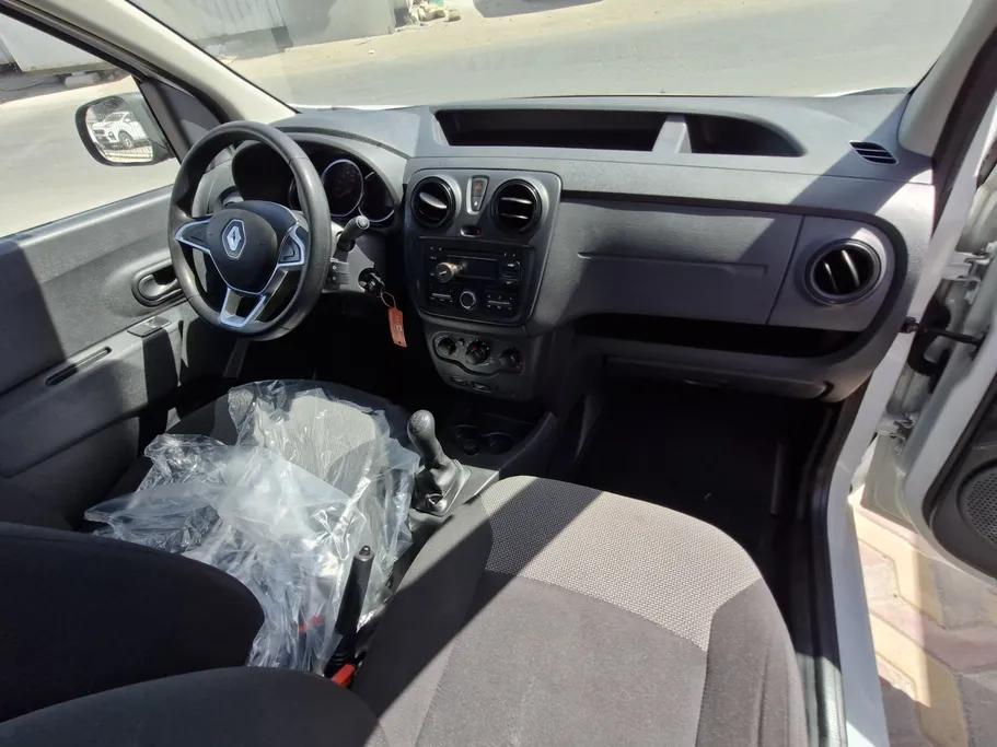 2022 Renault Docker Van بضاعة 
