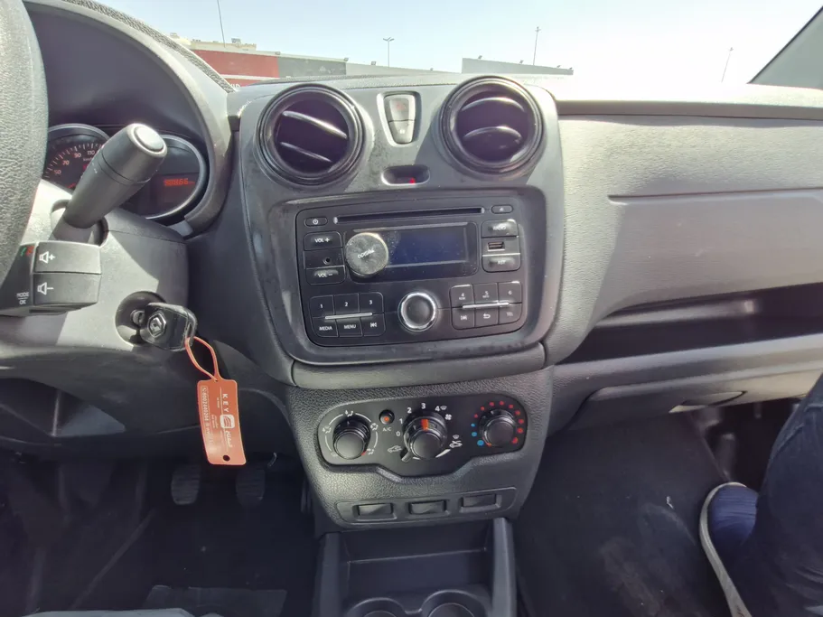 2022 Renault Docker Van بضاعة 