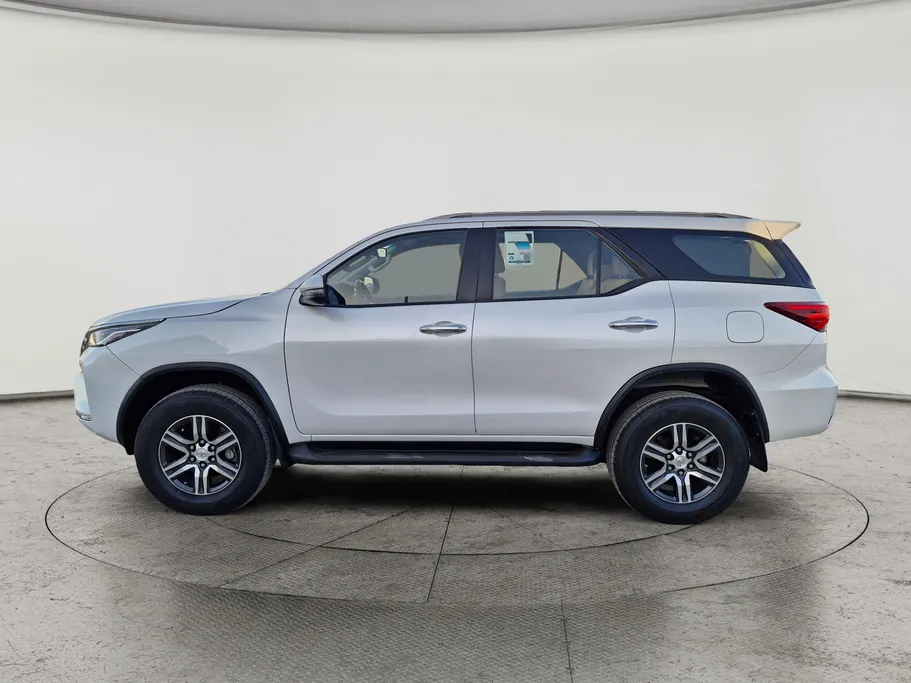 2023 Toyota Fortuner VX 