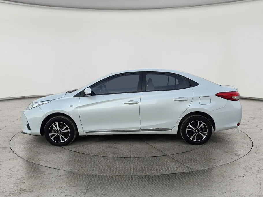 2022 Toyota Yaris  Y Plus 