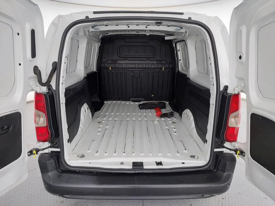 2022 Peugeot Partner Long van 