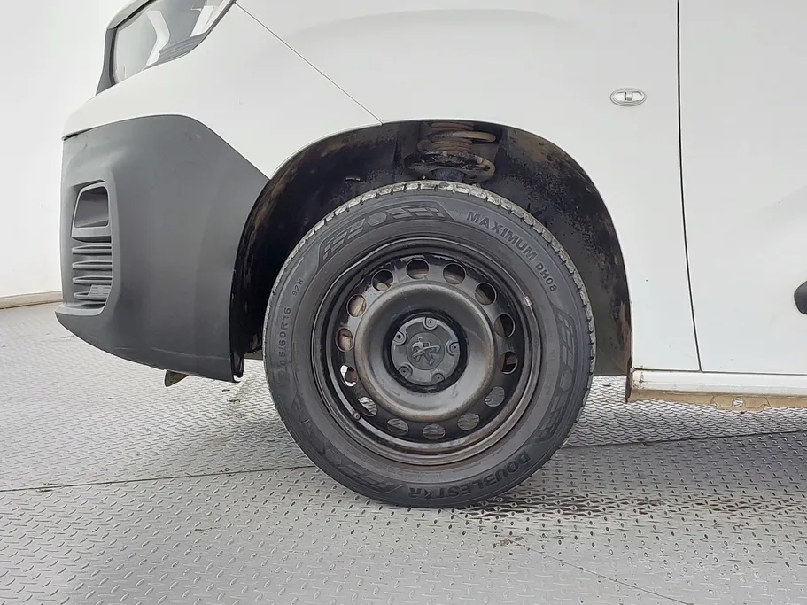2022 Peugeot Partner Long van 