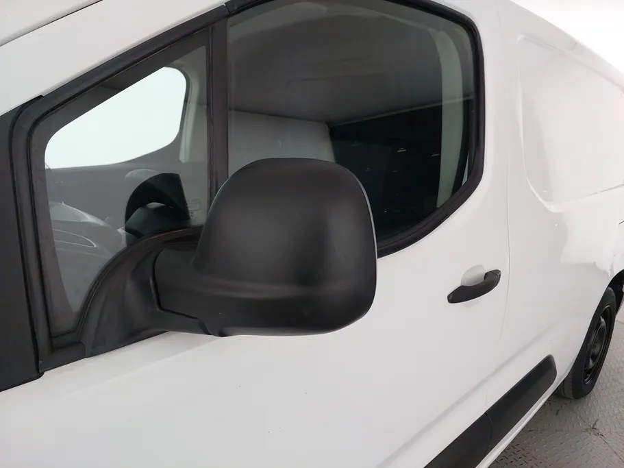 2022 Peugeot Partner Long van 