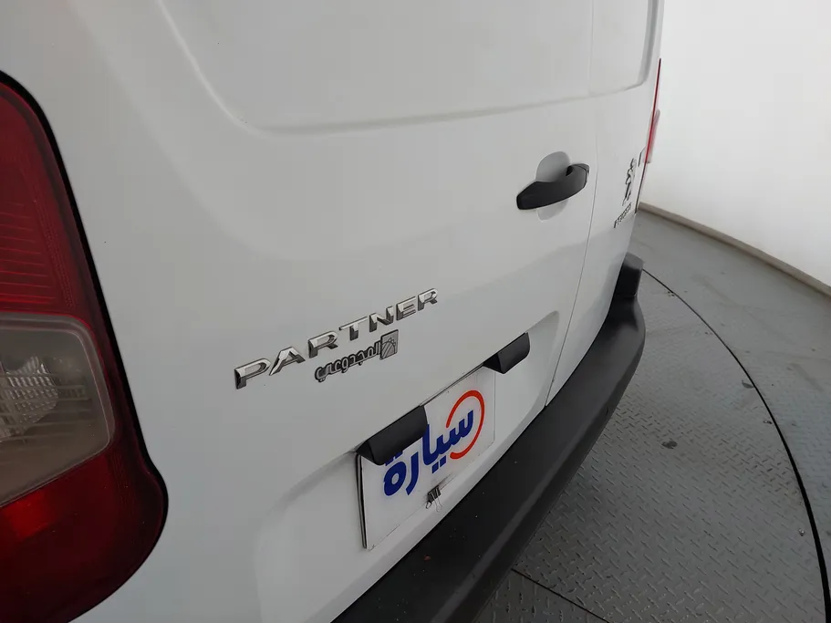 2022 Peugeot Partner Long van 