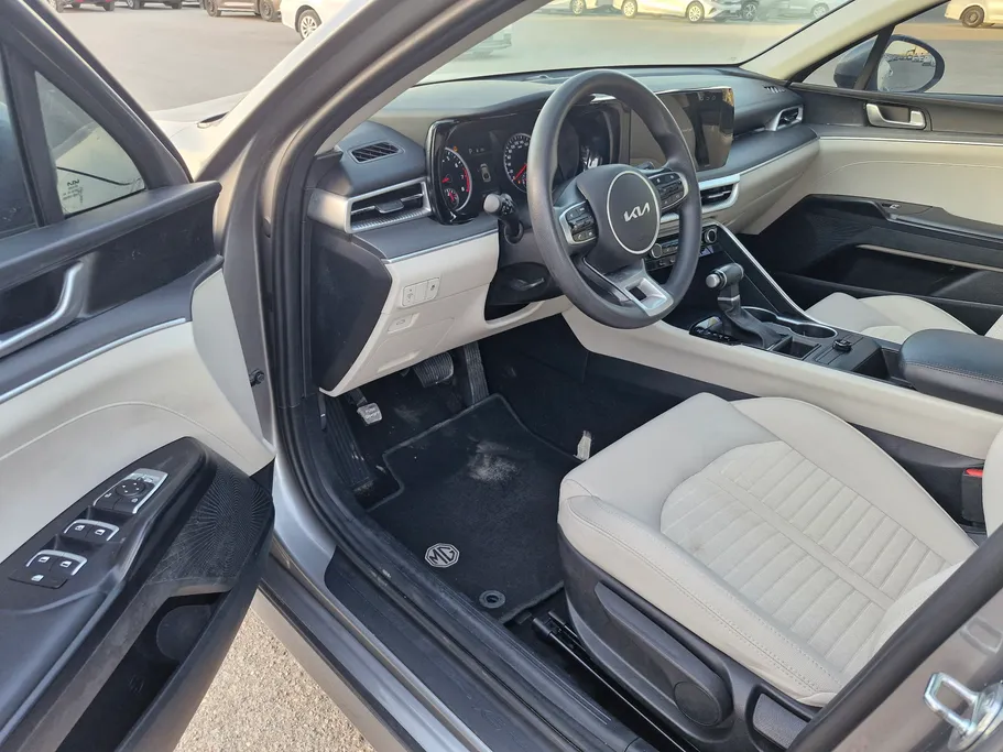 2023 Kia K5 LX 