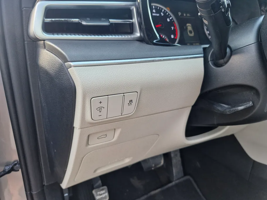 2023 Kia K5 LX 