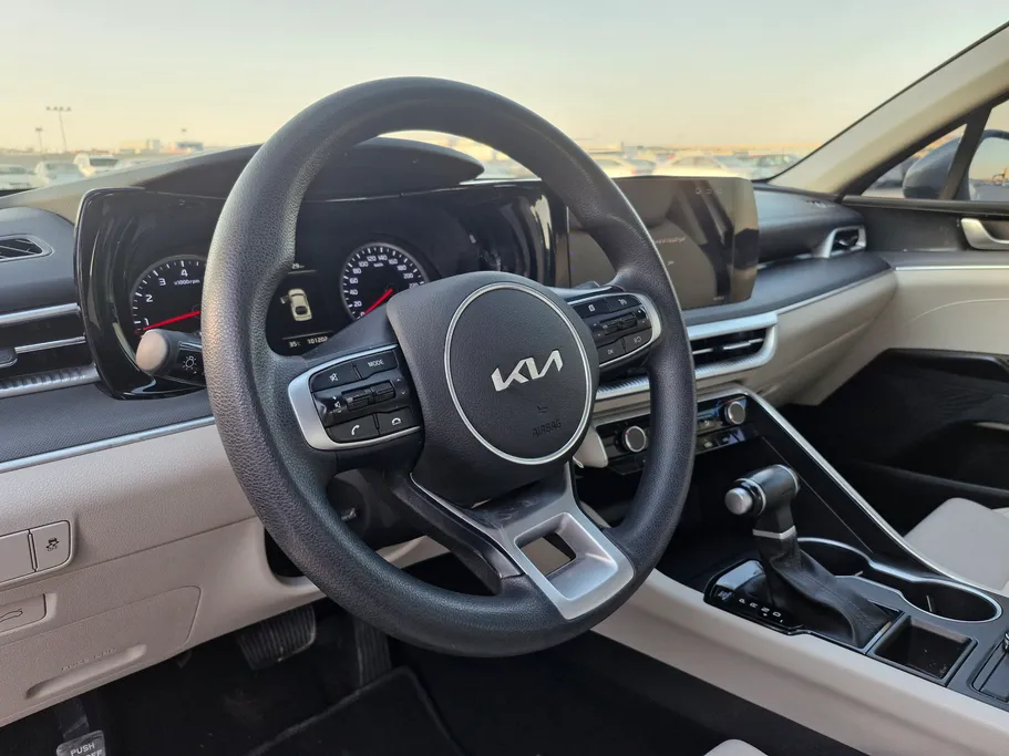 2023 Kia K5 LX 
