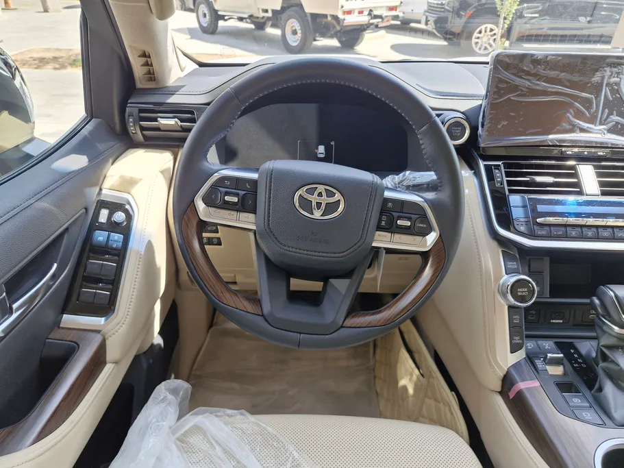 تويوتا لاندكروزر GXR 2025 