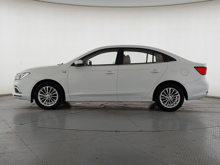 2023 MG 5 COM 