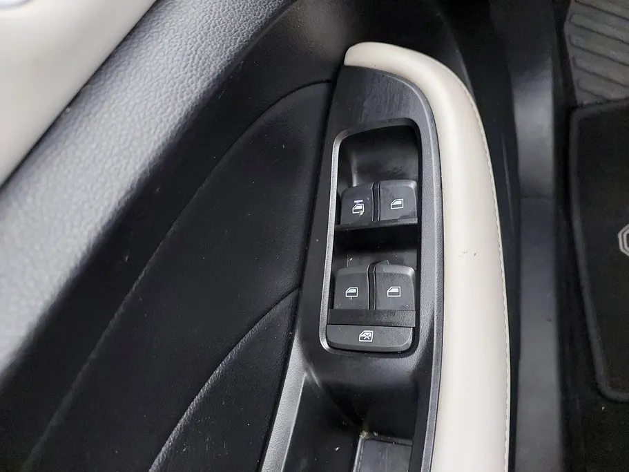 2023 MG 5 COM 